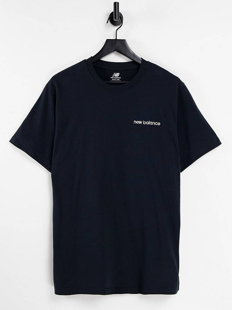 New Balance – T-Shirt in Schwarz mit linearem Logoprint