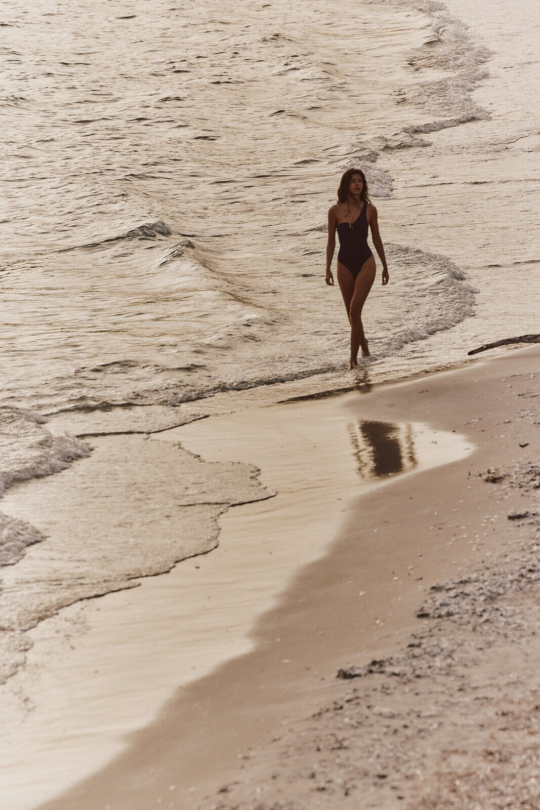 Asymmetric swimsuit with metal piece