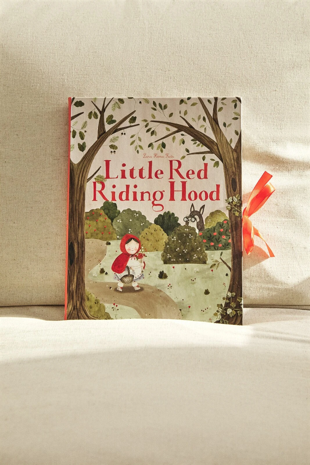 Children’s little red riding hood carousel book