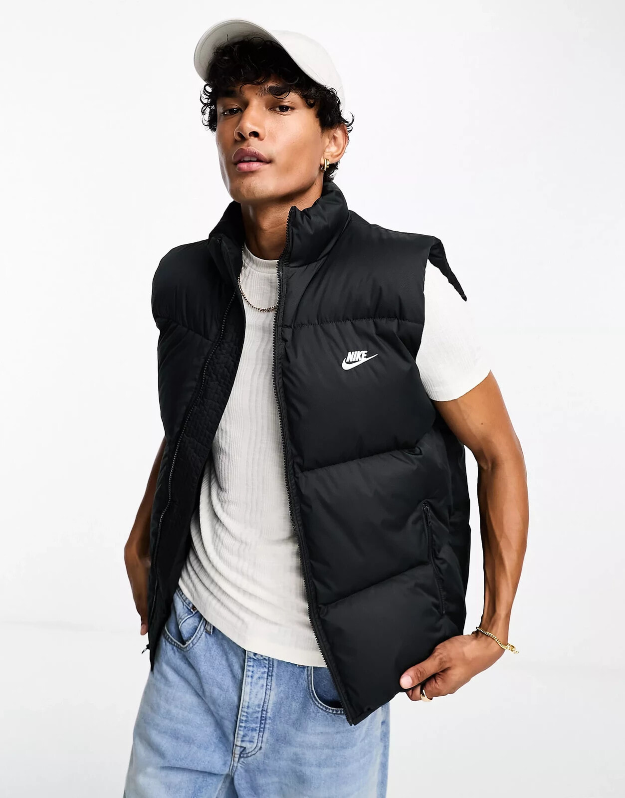 Nike – Club – Wattiertes Gilet in Schwarz