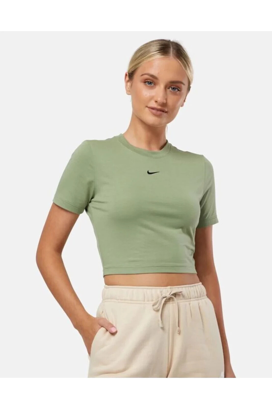 Sportswear Essential Slim-Fit Cropped Short-Sleeve Kadın T-shirt FB2873-386