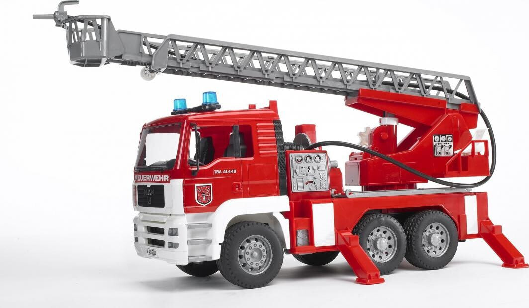 Пожарная машина Bruder MAN, с лестницей и помпой, с модулем света и звука