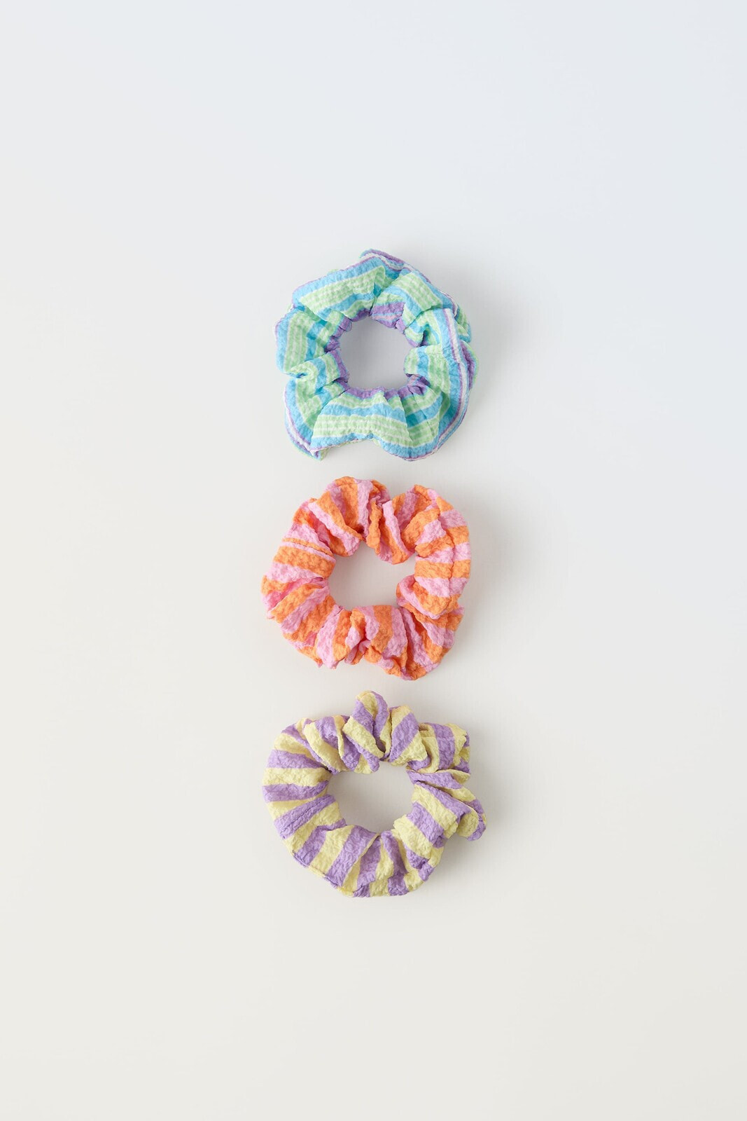 3-pack of scrunchies with stripe print