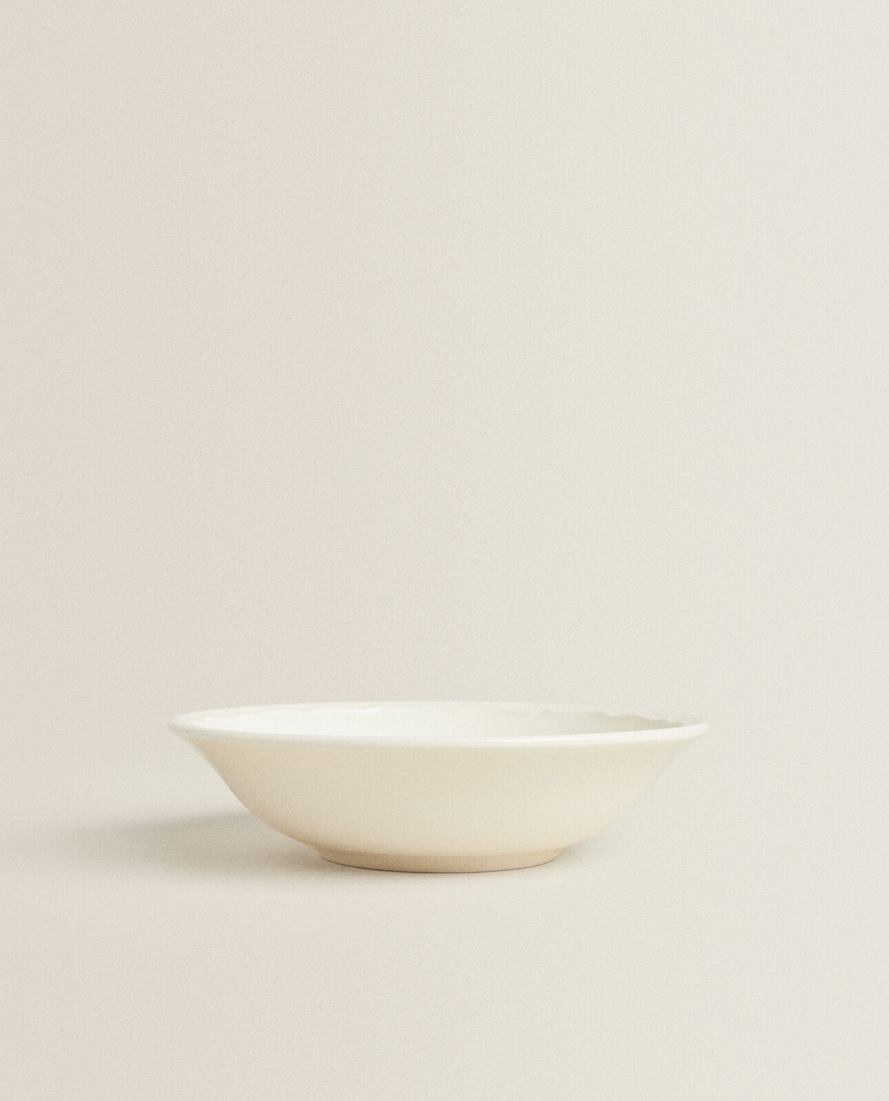 Earthenware bowl with raised-design edge