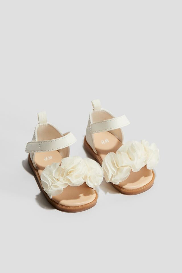 Çiçek Detaylı Sandalet
