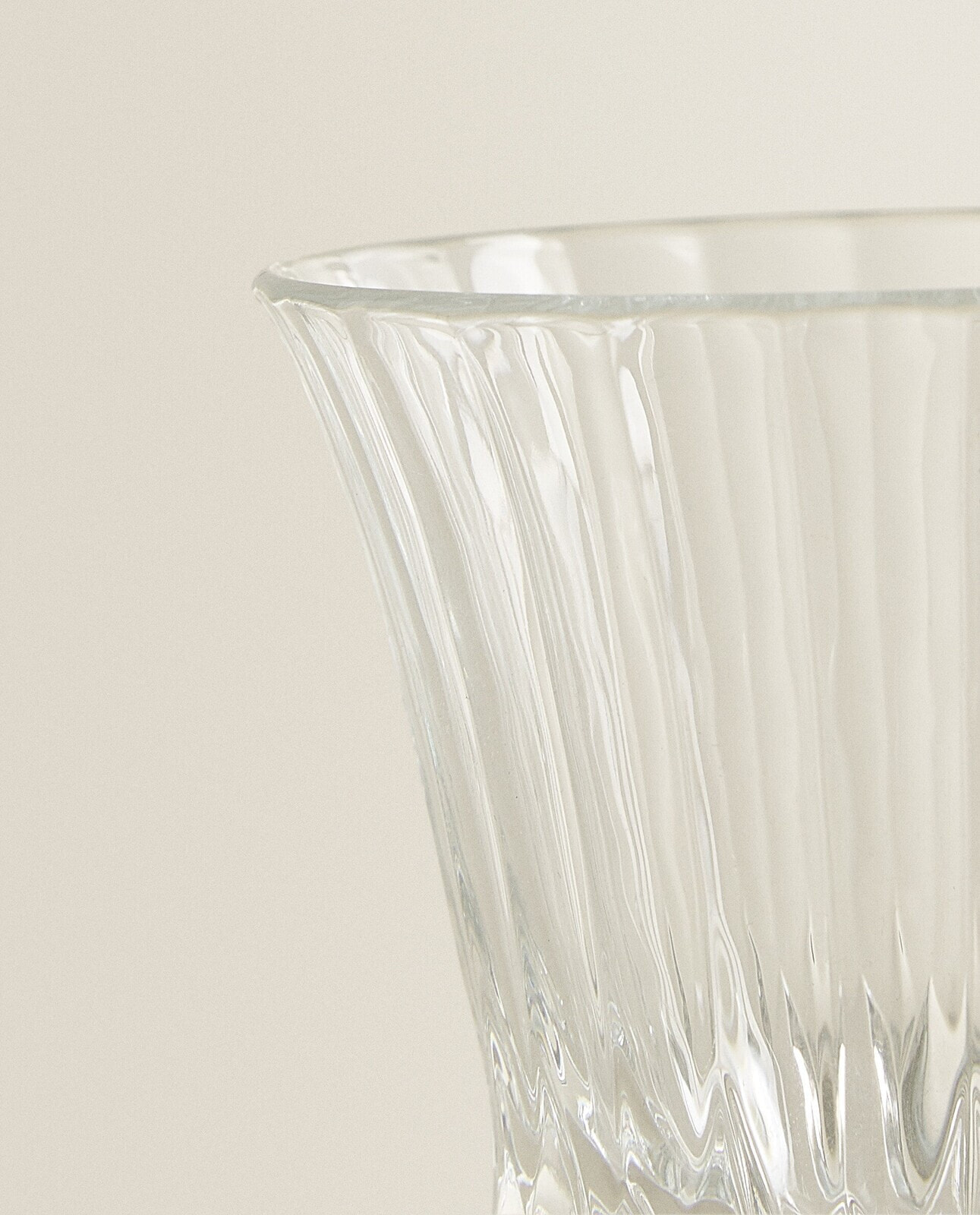 Engraved crystalline water glass