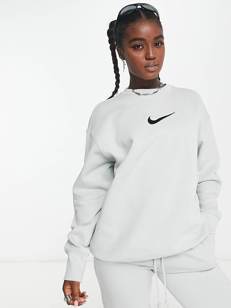 Nike – Sweatshirt in Silber mit mittelgroßem Swoosh-Logo