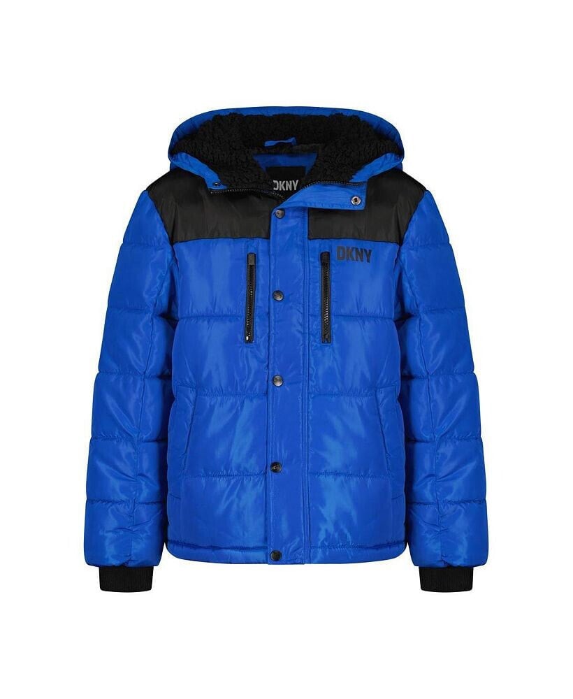 Boys Classic Quilted Heavyweight Puffer Jacket DKNY Цвет: Blue RoyalBlack;  Размер: 4 купить от 5523 рублей в интернет-магазине ShopoTam.com, детские  куртки и пуховики для девочек DKNY