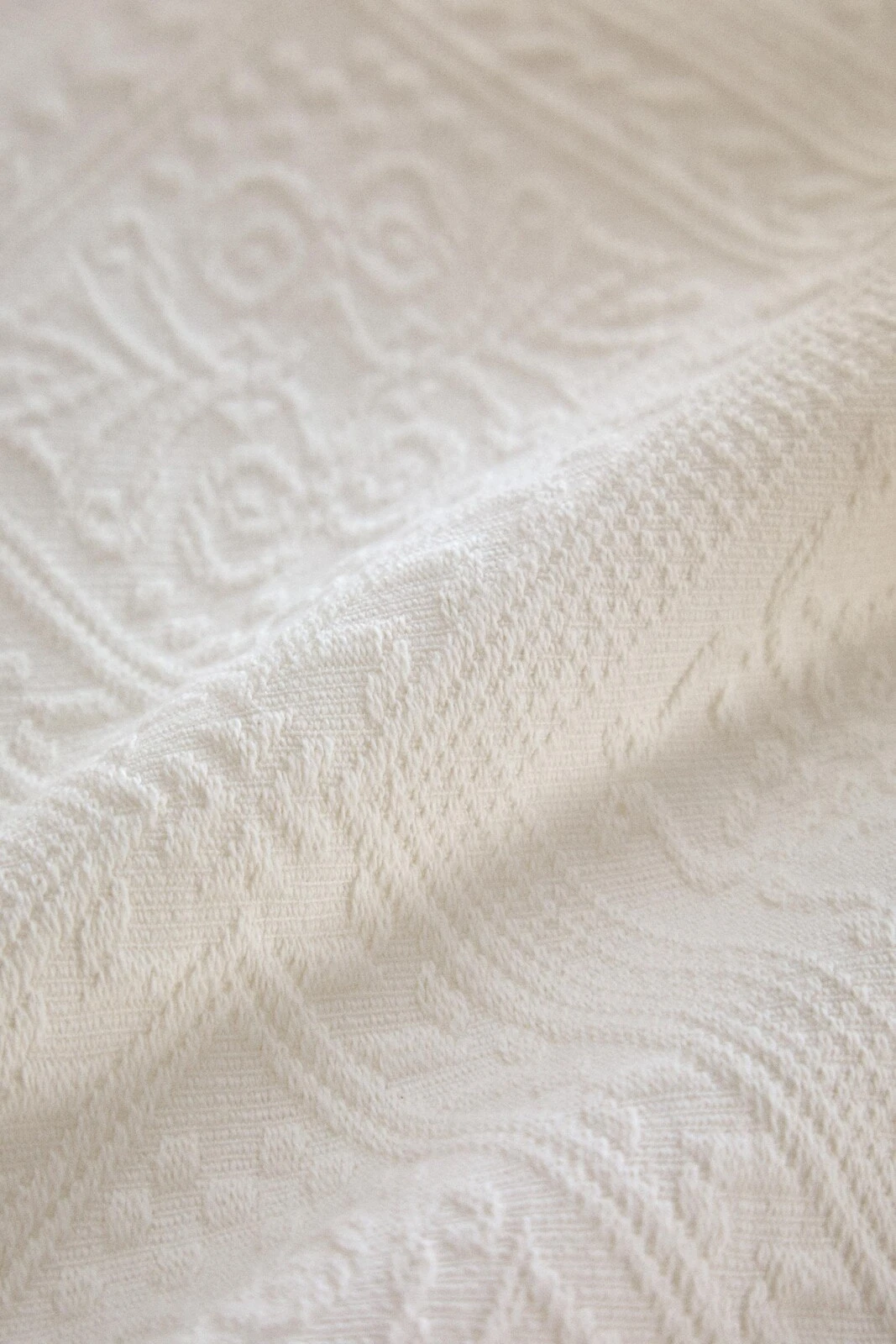 Cotton bedspread with geometric design