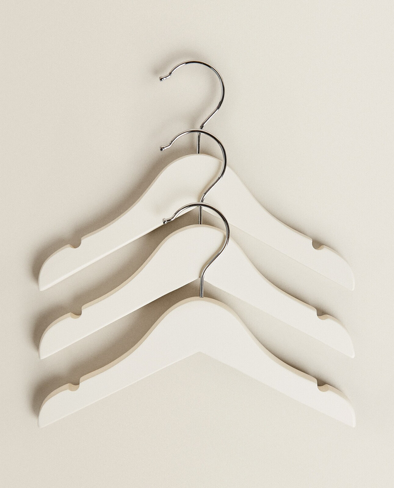 Oyster white wooden baby hanger (pack of 3)