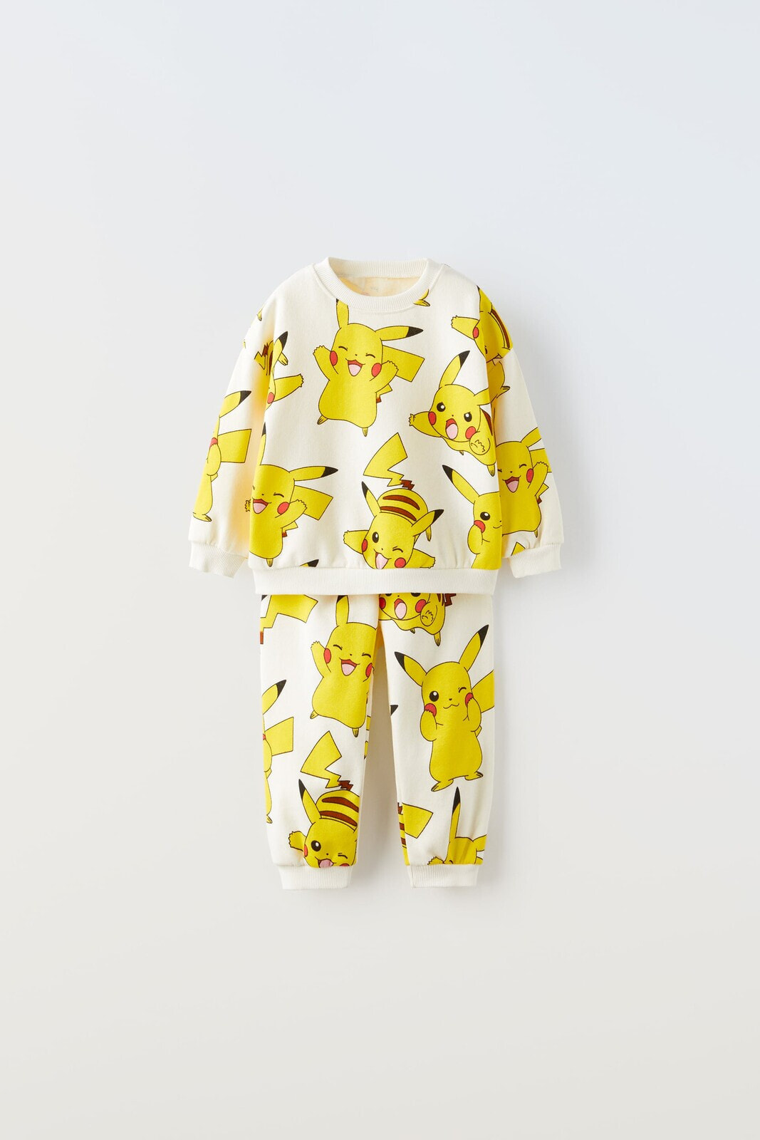 Комплект из толстовки и брюк из мягкой ткани с принтом pikachu pokémon ™ ZARA