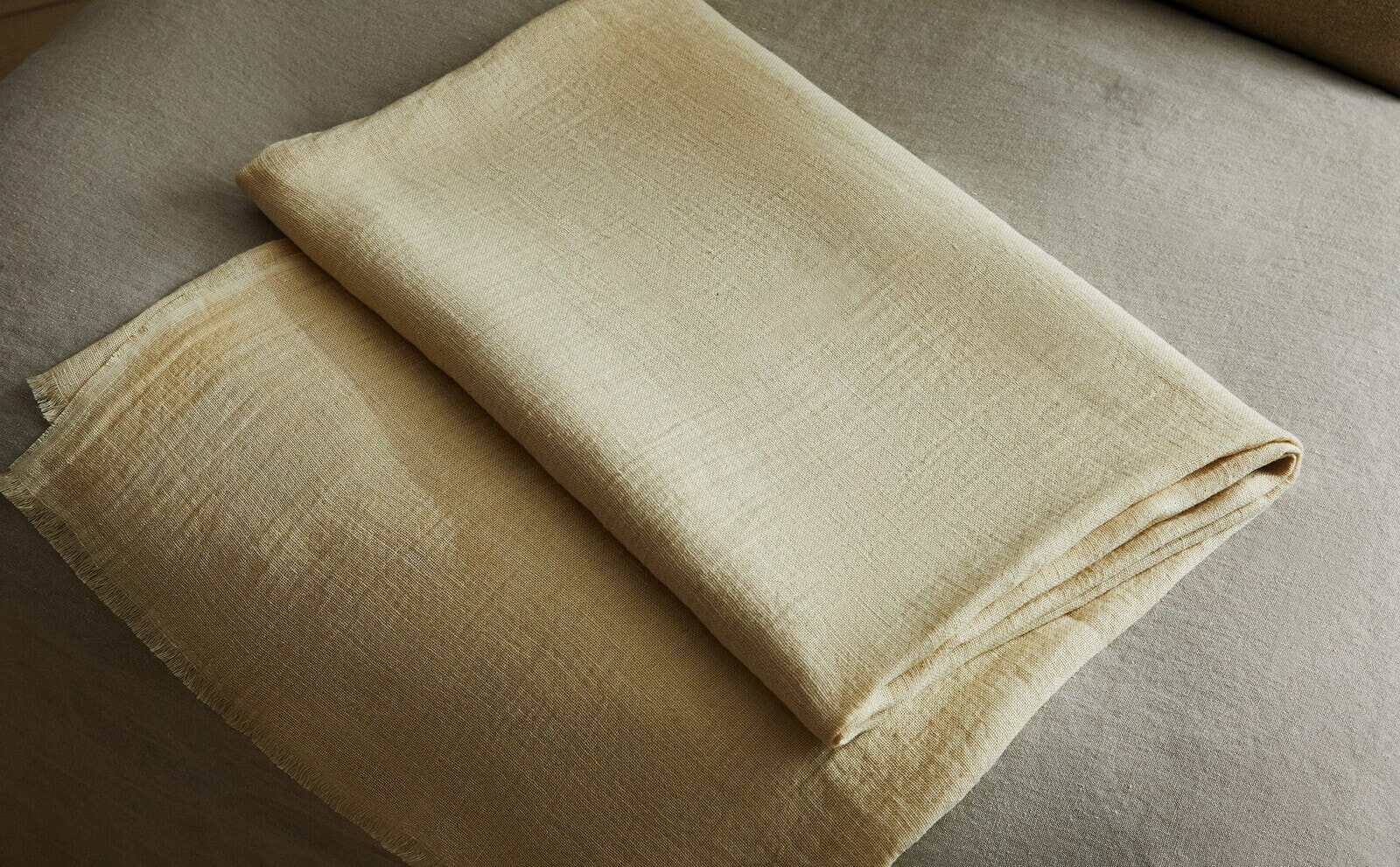 Linen throw