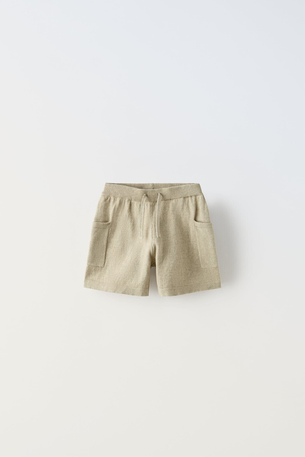 Knit bermuda shorts with pockets