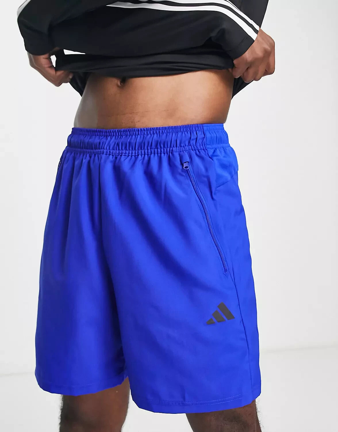 adidas Training – Essentials – Shorts aus Webstoff in Grau, 7 Zoll Schnittlänge