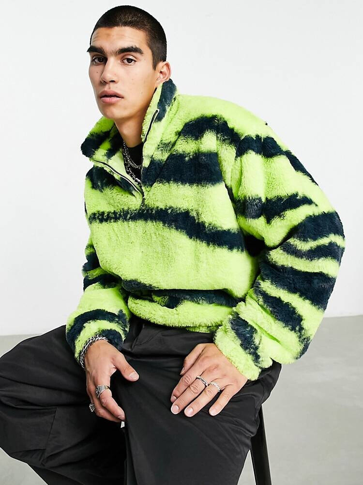 ASOS DESIGN – Oversize-Sweatshirt aus Kunstpelz in grünem Zebra-Print mit kurzem Reißverschluss