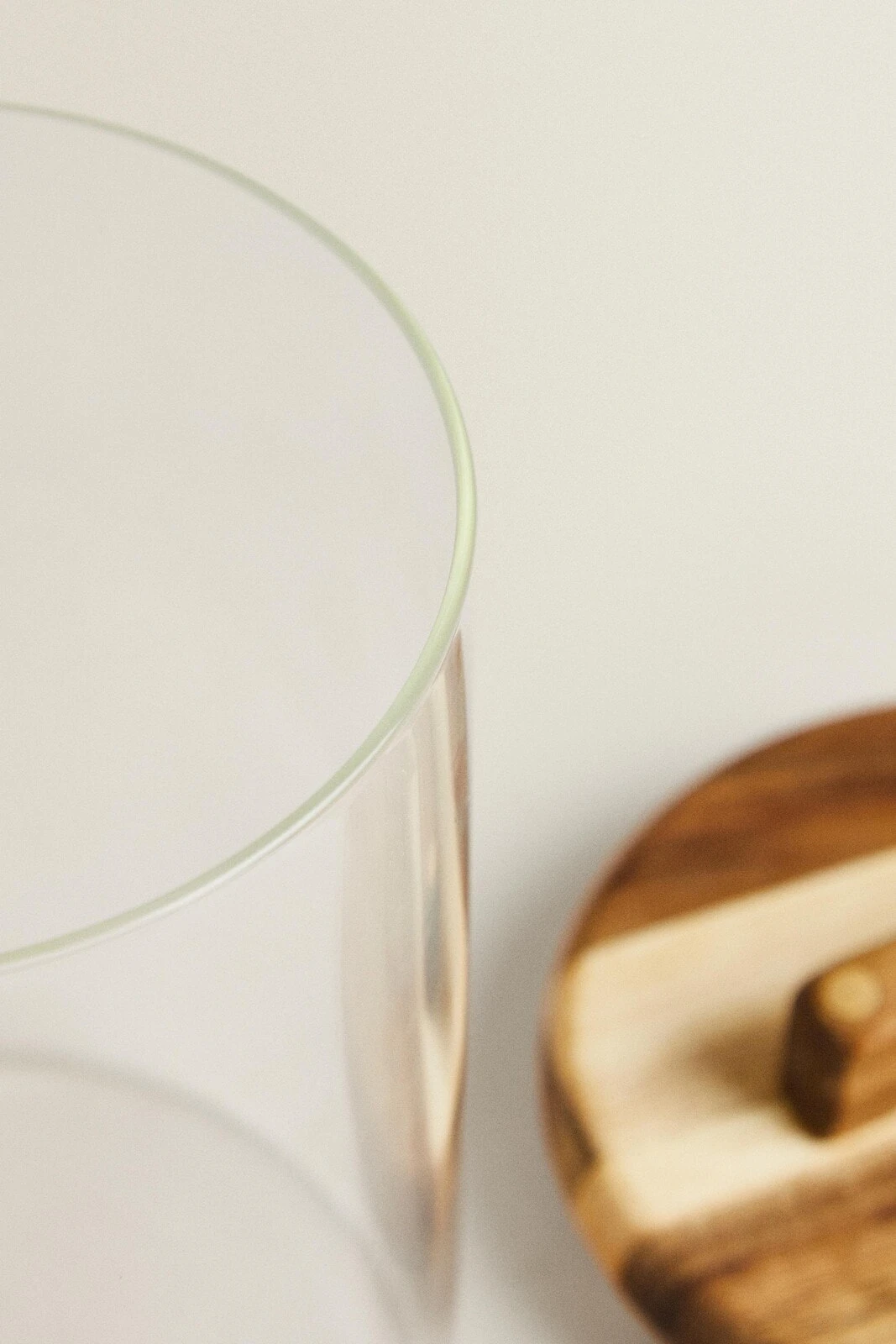 Medium-sized wide storage jar