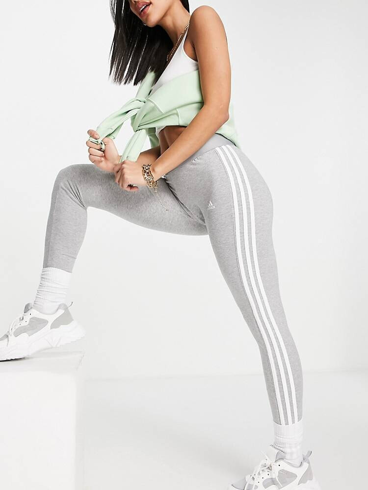 adidas Sportswear – Essential – Leggings in Grau mit 3 Streifen