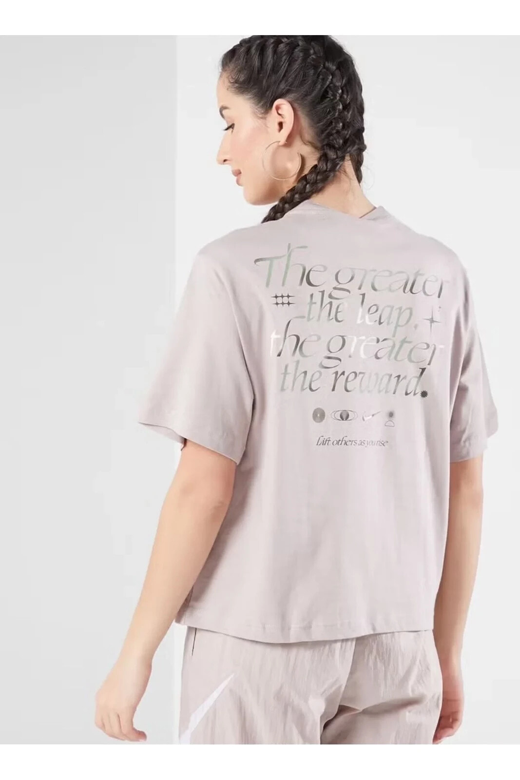 Sportswear ''Lift Others as Your Rise'' 3 Boxy Short-Sleeve Kadın Tişört