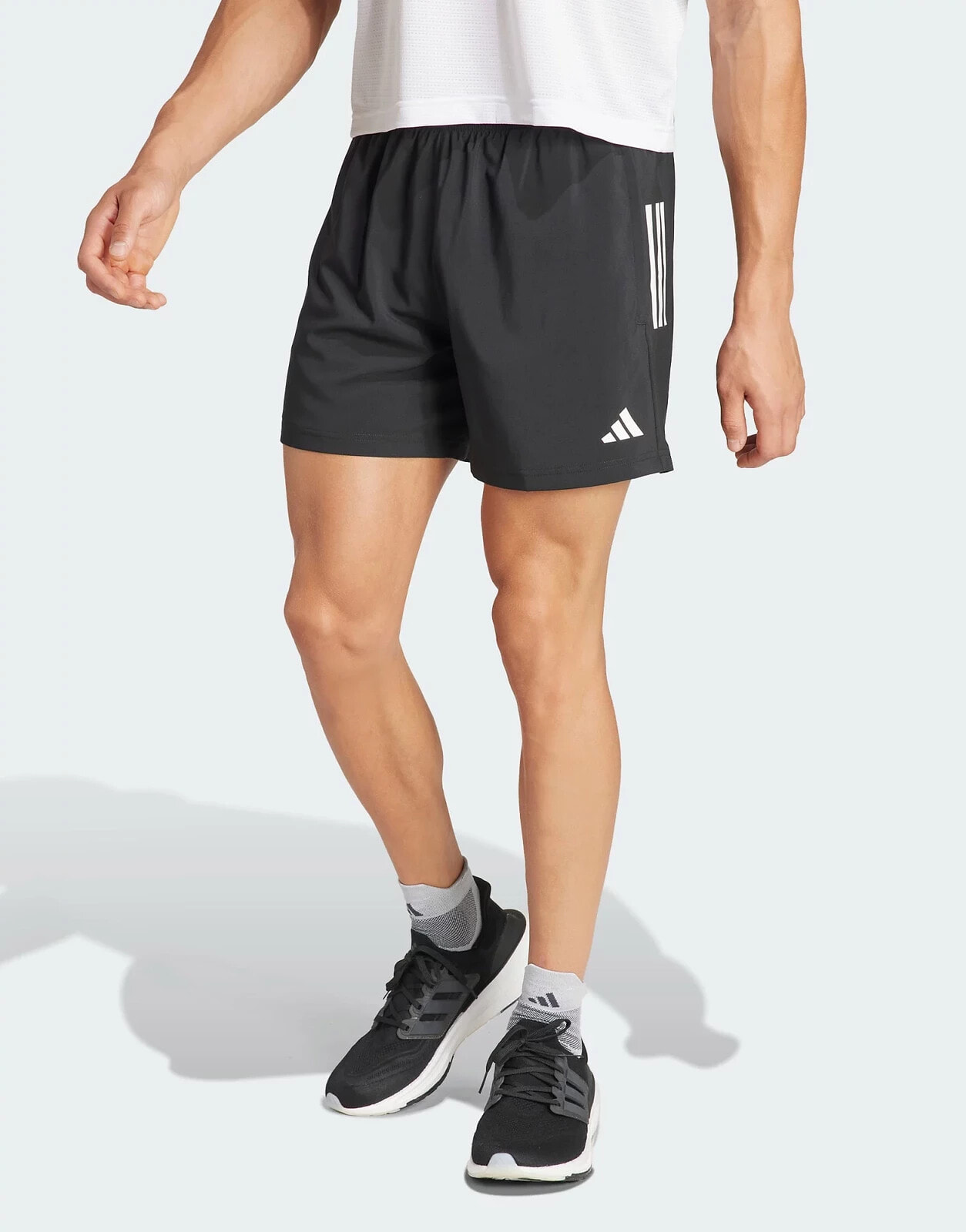 adidas – Own The Run – Shorts in Schwarz