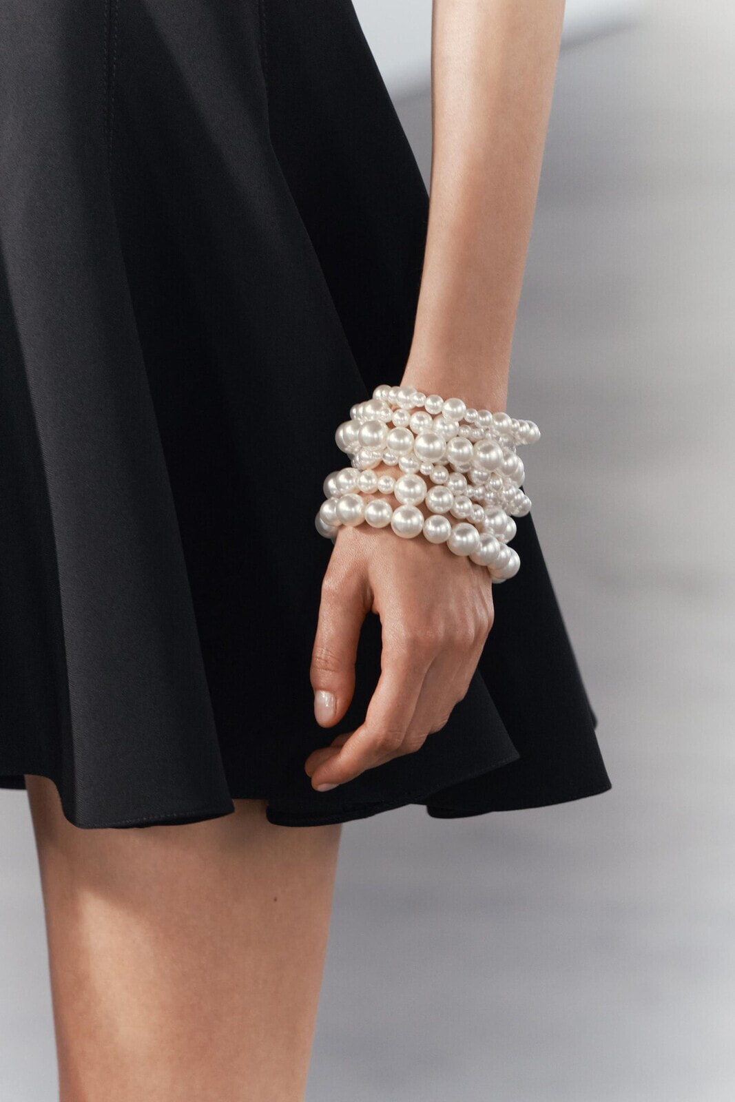 Pack of elastic bracelets with faux pearls