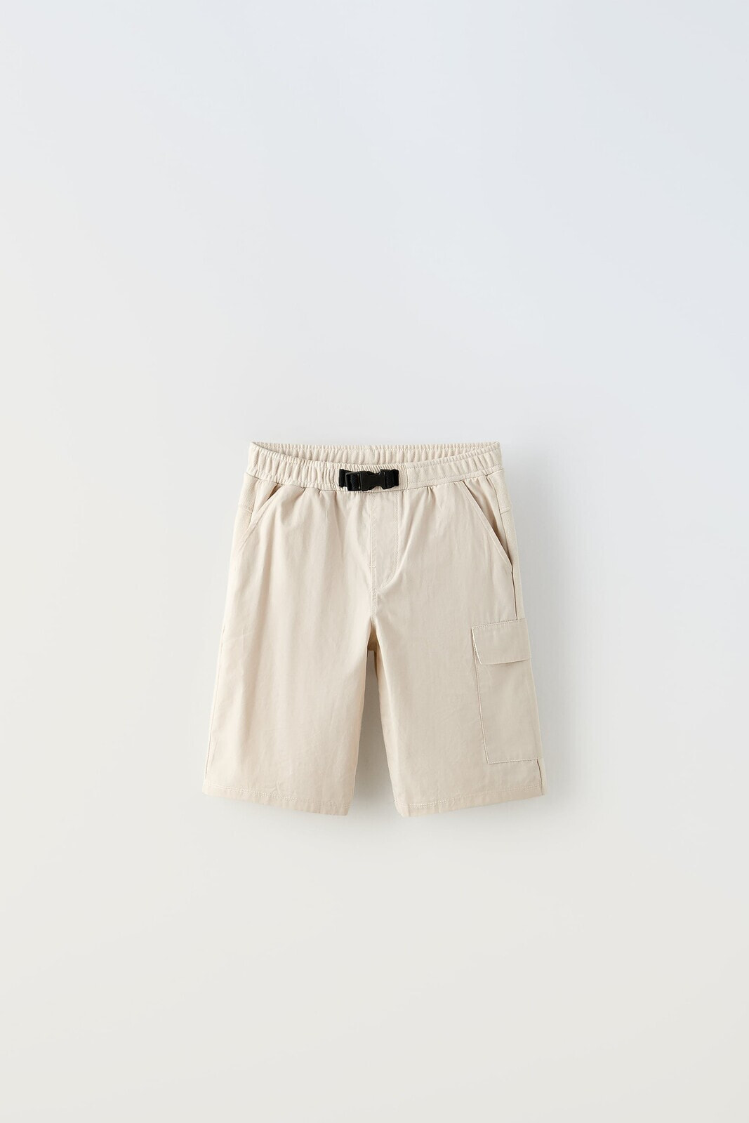 Contrast plush bermuda shorts with buckle