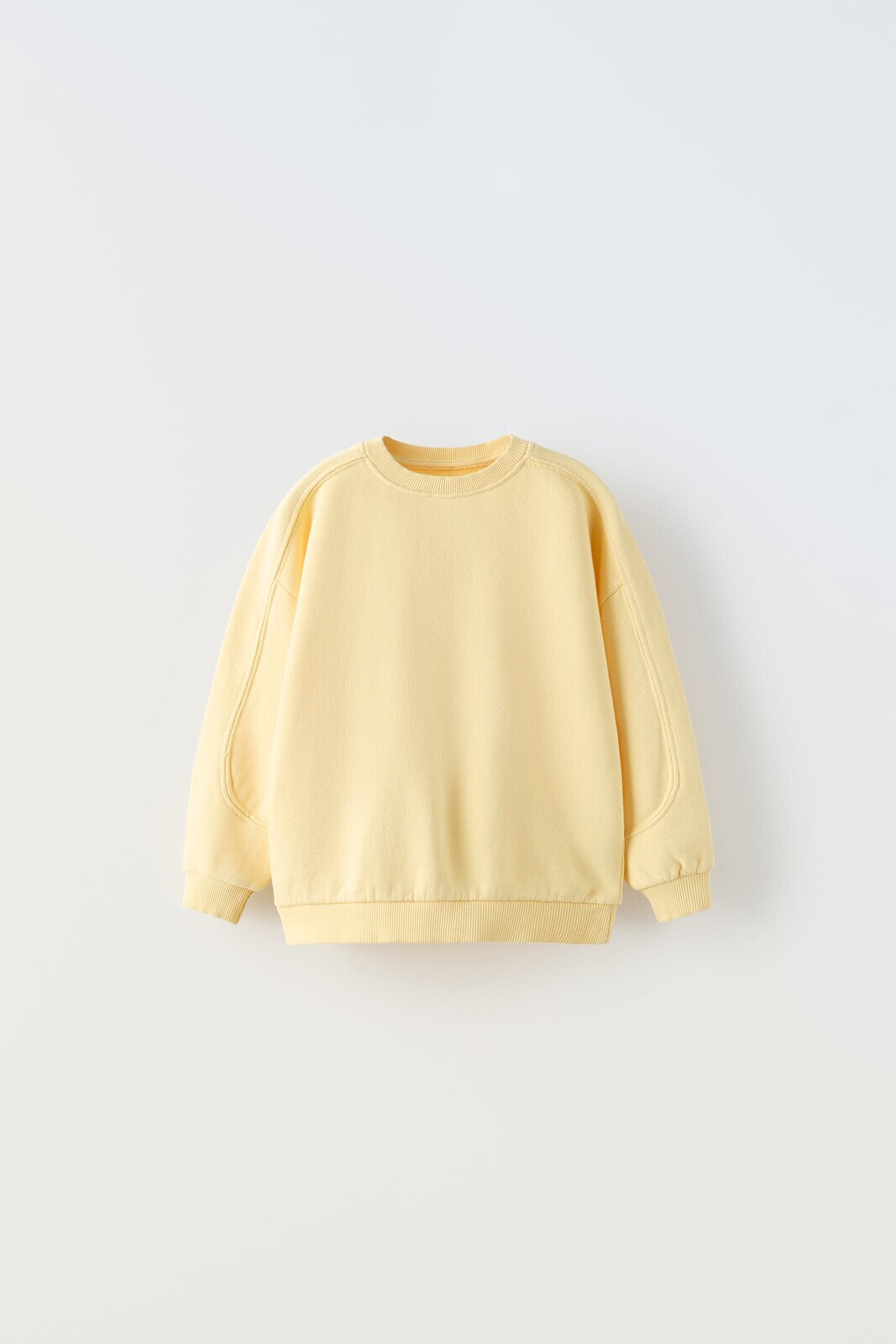 Sweatshirt with seam details