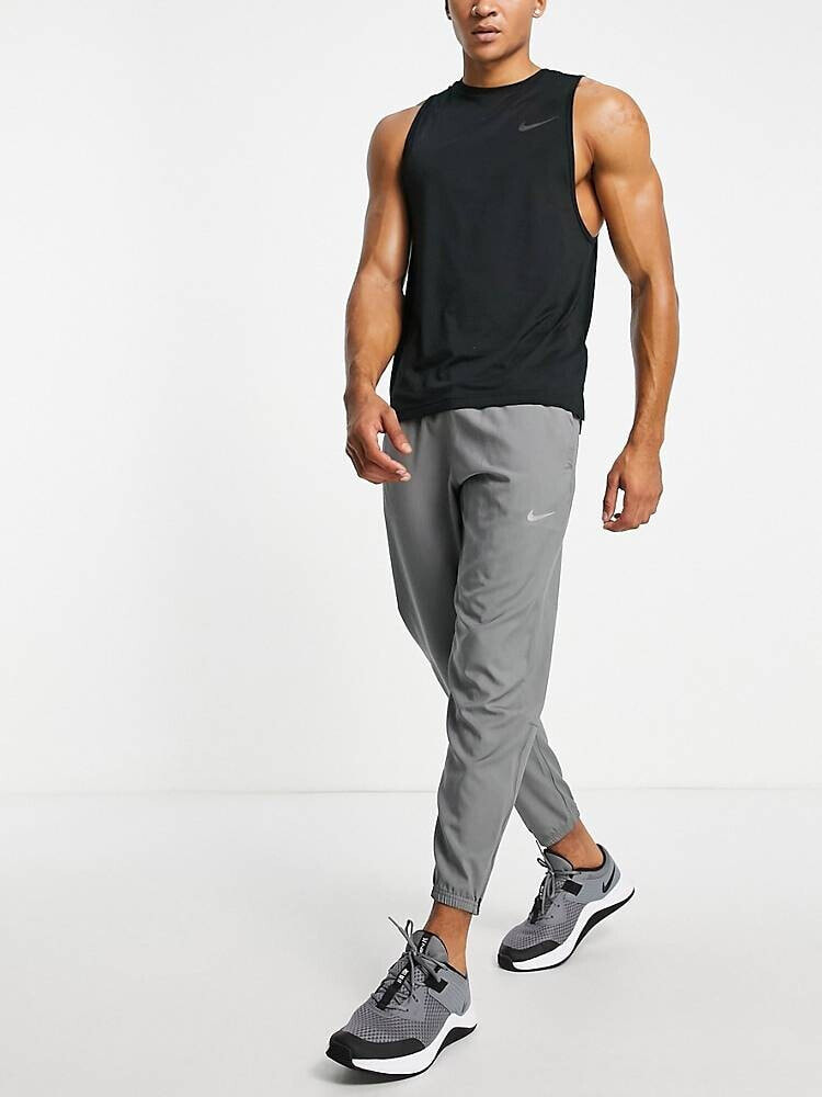Nike Running Challenger Dri-FIT woven joggers in grey брюки Размер: 2XLкупить недорого от 5915 руб. в интернет-магазине bigsaleday.ru