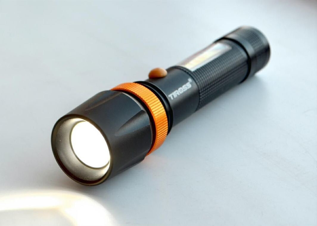 Tiross TIROSS RECHARGEABLE TORCH CREE LED T6 XMLCOB 10W TS-1886