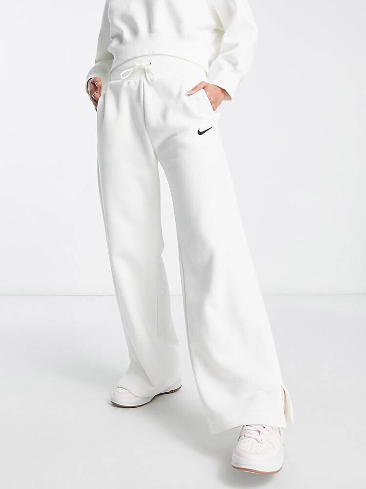 Nike – Jogginghose in Segelweiß mit kleinem Swoosh-Logo, hohem Bund und weitem Bein