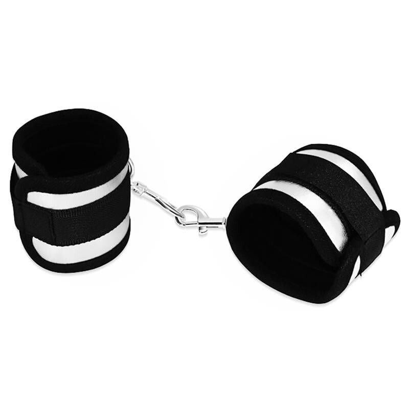 Наручники или фиксатор для БДСМ LOVETOY Velcro Handcuffs  Black and Silver