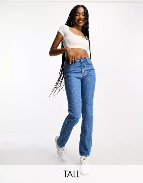 DTT Tall – Mom-Jeans in Mittelblau mit aufgestickten Punkten