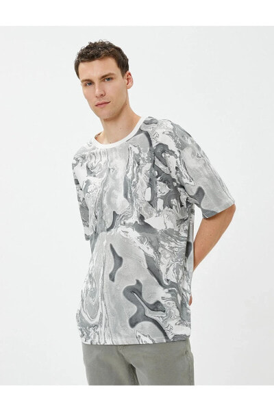 Футболка Koton Abstract Print Detaylı olarak