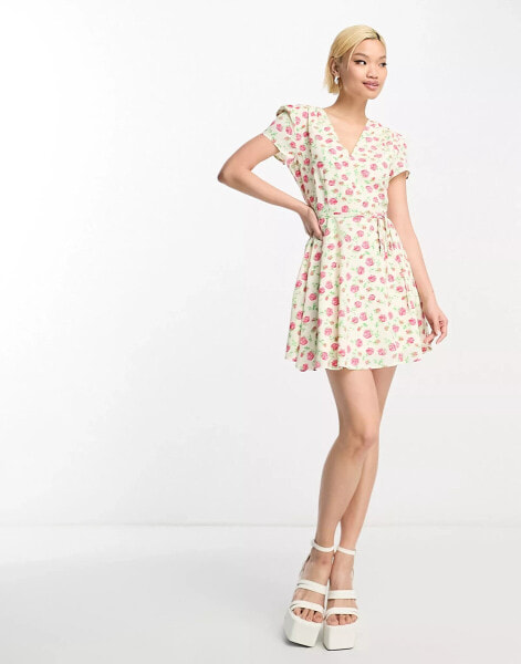 Glamorous v neck tie waist dress in rose bud floral