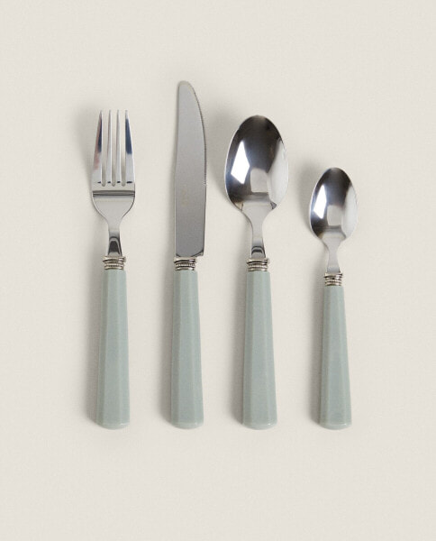 Cutlery set with handle detail