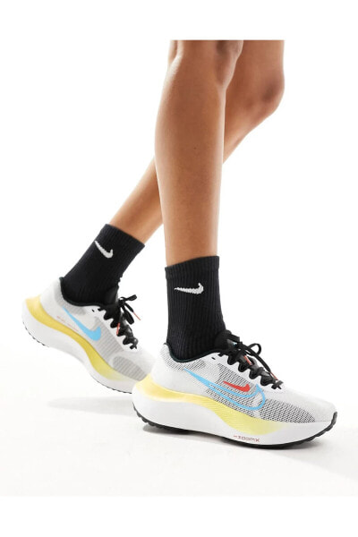 DM8974-002 Zoom Fly 5 Kadın Beyaz Koşu Ayakkabısı