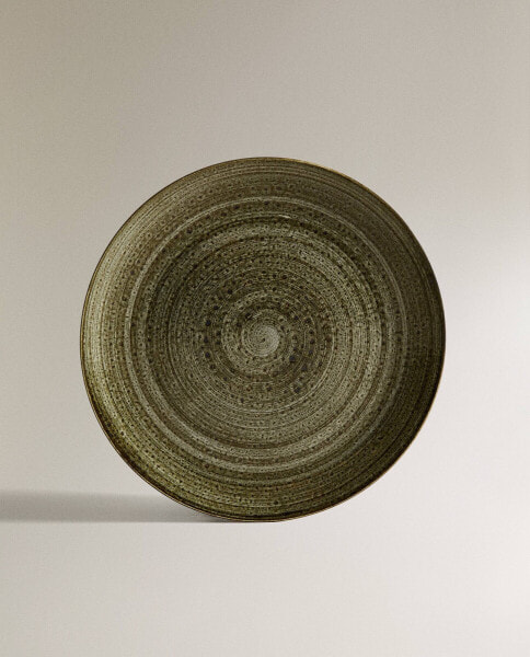 Earthenware dinner plate with spiral design