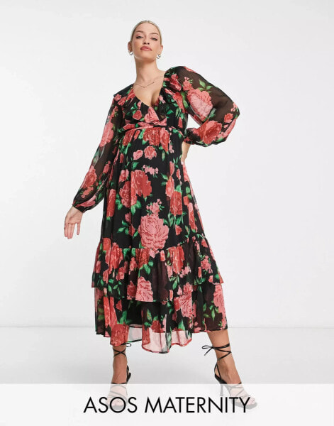 ASOS DESIGN Maternity – Gestuftes Maxikleid mit Rüschen und rotem Blumenmuster