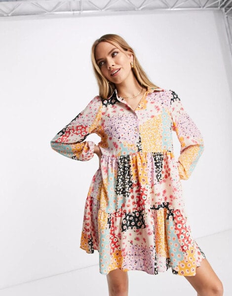 River Island – Geblümtes Mini-Hemdkleid in Cremeweiß