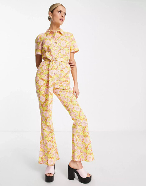 ASOS DESIGN – Ausgestellter Twill-Overall im Stil der 70er mit Blumenmuster