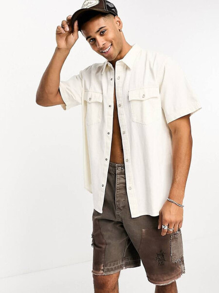 Levi's Western shirt in relaxed fit with pockets in cream