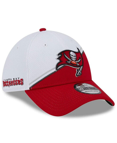Бейсболка-панама New Era мужская белая, красная Tampa Bay Buccaneers 2023 Sideline 39THIRTY Flex Hat.