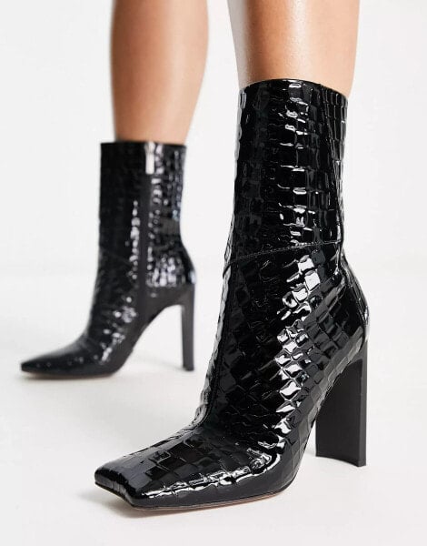 ASOS DESIGN – Elude – Stiefel in Kroko-Schwarz mit hohem Absatz und eckiger Zehenpartie