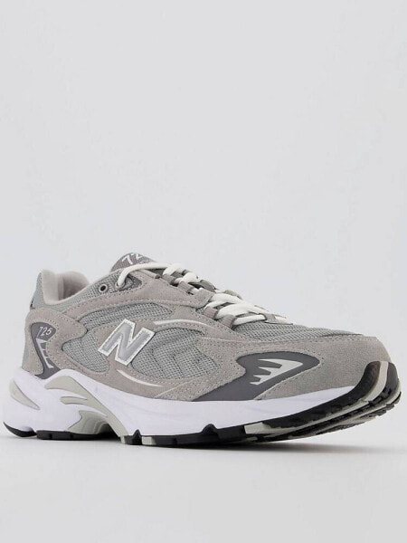 New Balance 725 trainers in grey and silver