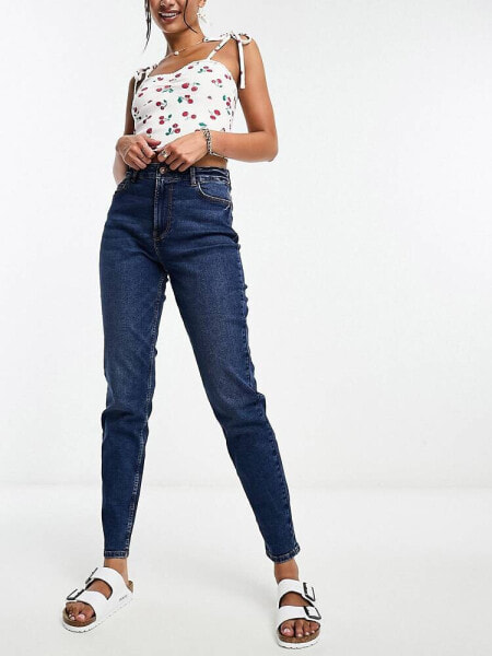 Pieces Kesia mom jeans in dark blue denim