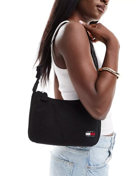 Tommy Jeans essential shoulder bag in black