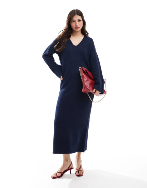 4th & Reckless wool mix fluffy knit v neck maxi jumper dress in navy