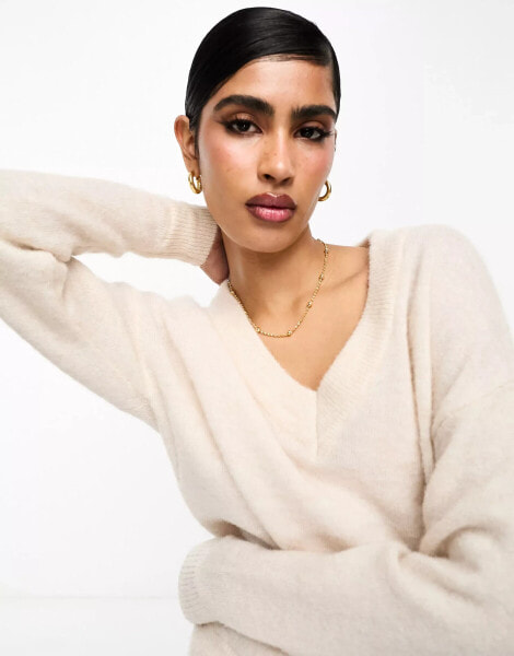 Selected Femme v neck knitted jumper in cream