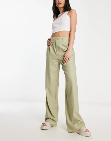 Stradivarius – Hose in Leinenoptik in Khaki mit weitem Schnitt