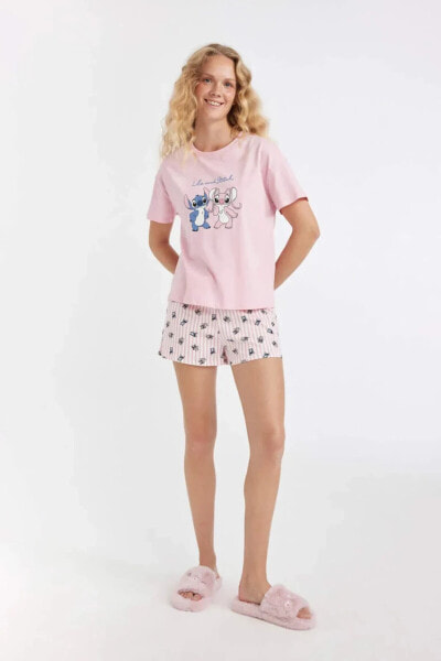 Fall in Love Disney Lilo & Stitch Regular Fit Kısa Kollu Şortlu Pijama Takımı