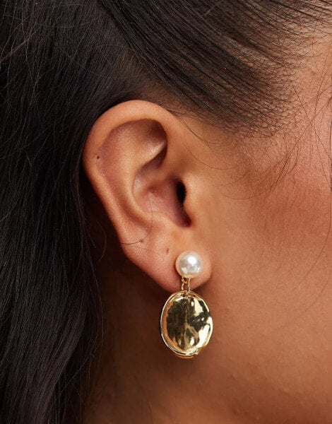 DesignB London pearl drop stud earrings in gold